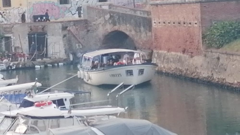 Giro in battello canali Livorno livornosailing